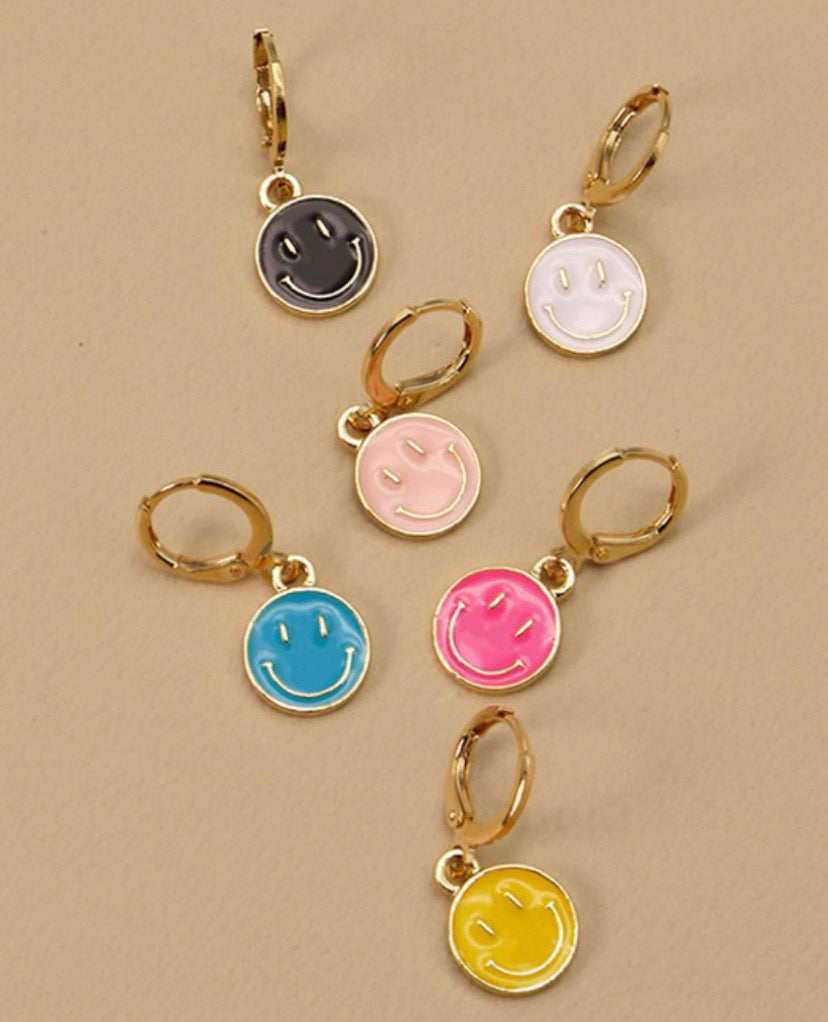 Smiley face dangle earring